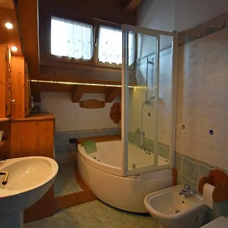 La Mansarda In The Dolomites Jacuzzi Appartamento *